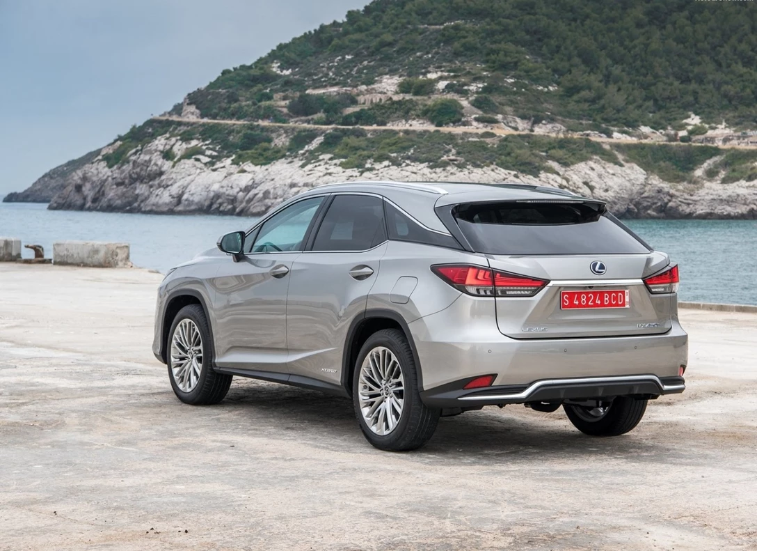 1657379-Lexus-RX-450h-2022-04.jpg