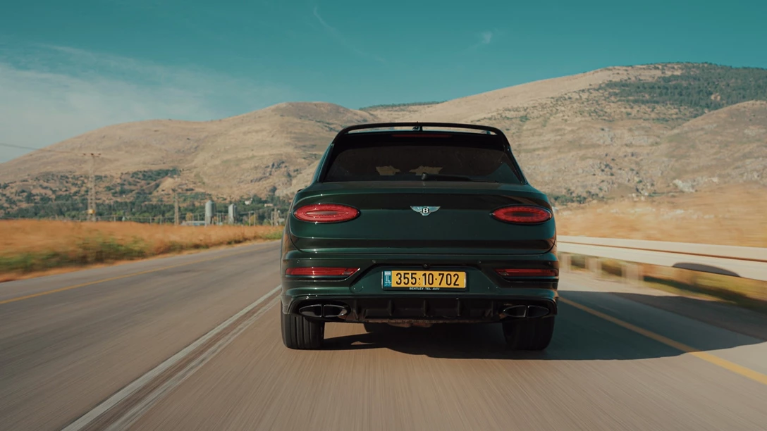 1661400-Bentley Bentayga S 2022.00_22_44_05.Still001 copy.jpg