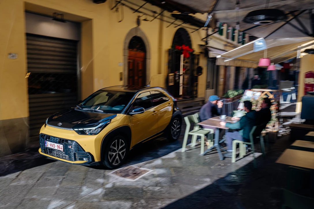 2026_Aygo X_GR Sport_Mustard_Dynamic_019.jpg