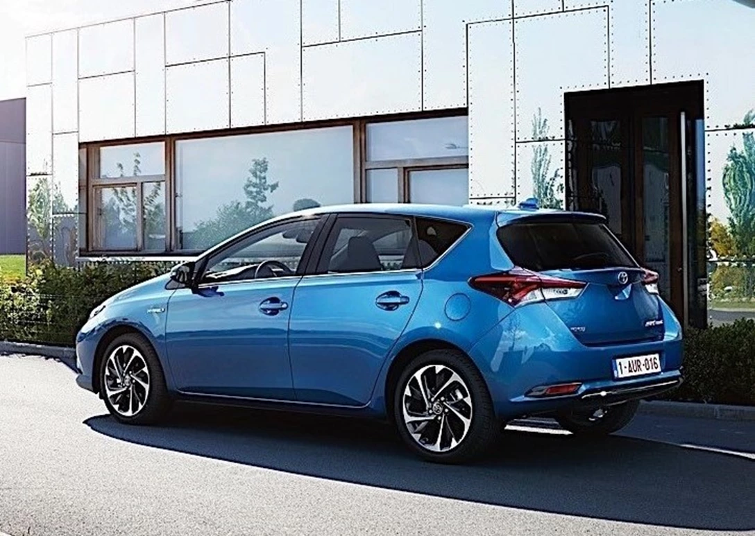 1647787-Toyota-Auris-2015-04.jpg