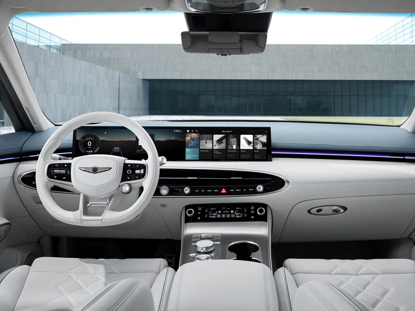 ג׳נסיס GV70 EV המחודש סביבת נהג