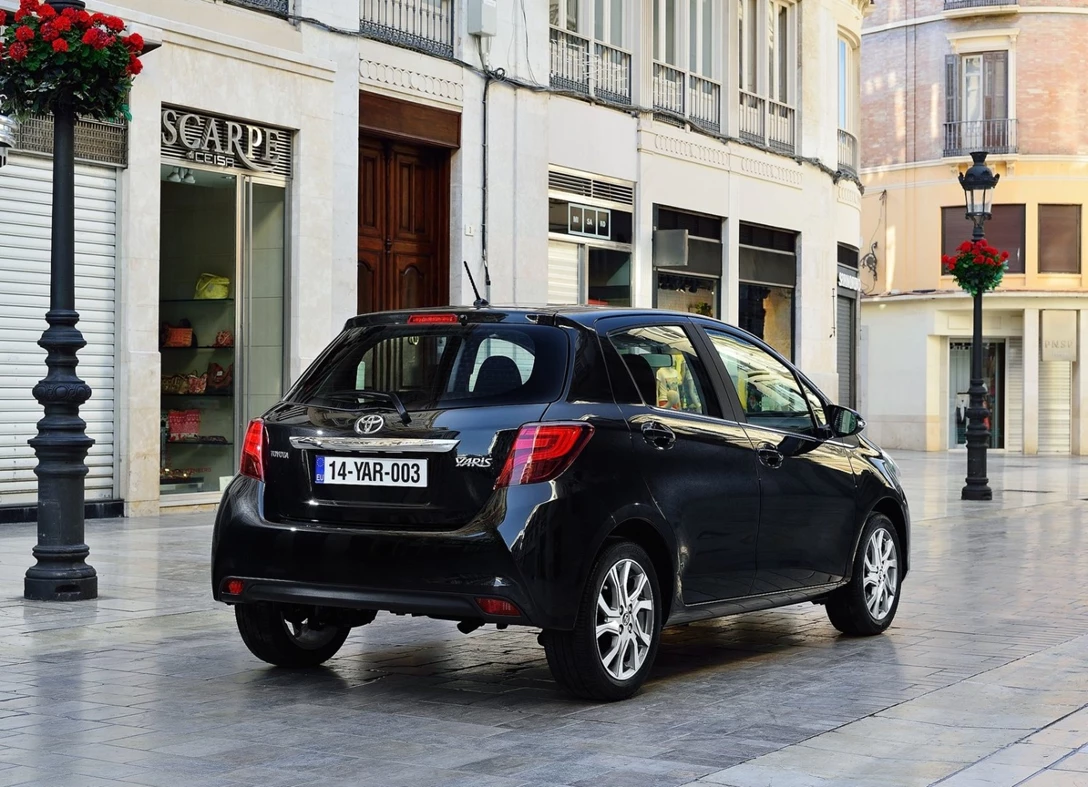 1644545-Toyota-Yaris-2015-04.jpg