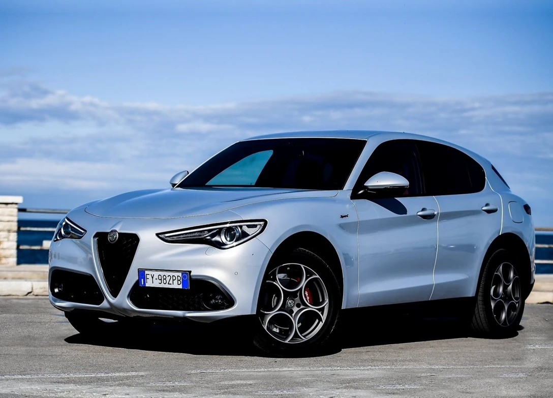 1685384-Alfa_Romeo-Stelvio-2023-04.jpg