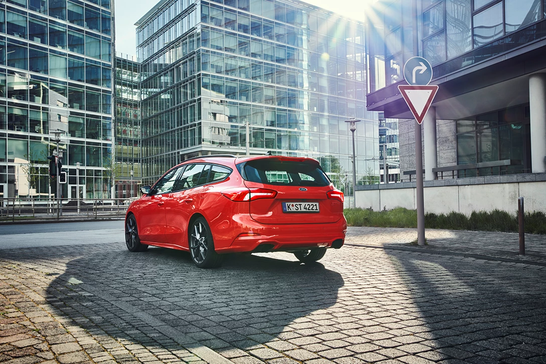 1616426-2019FordFocus_ST-Wagon_4.jpg