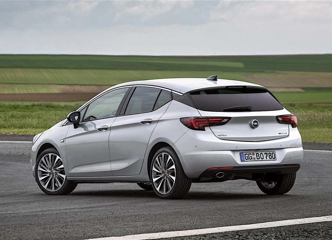 1648367-Opel-Astra-2017-04.jpg