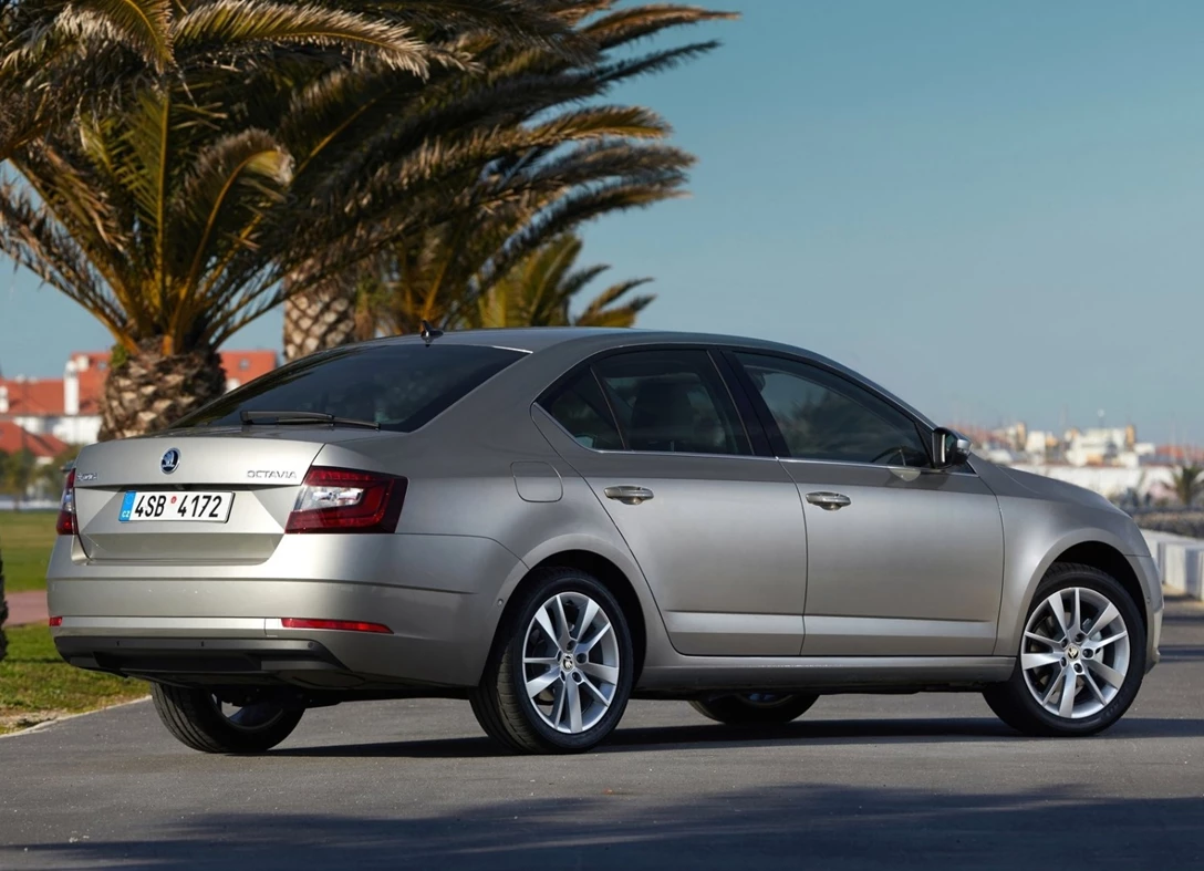 1635571-Skoda-Octavia-2017-02.jpg
