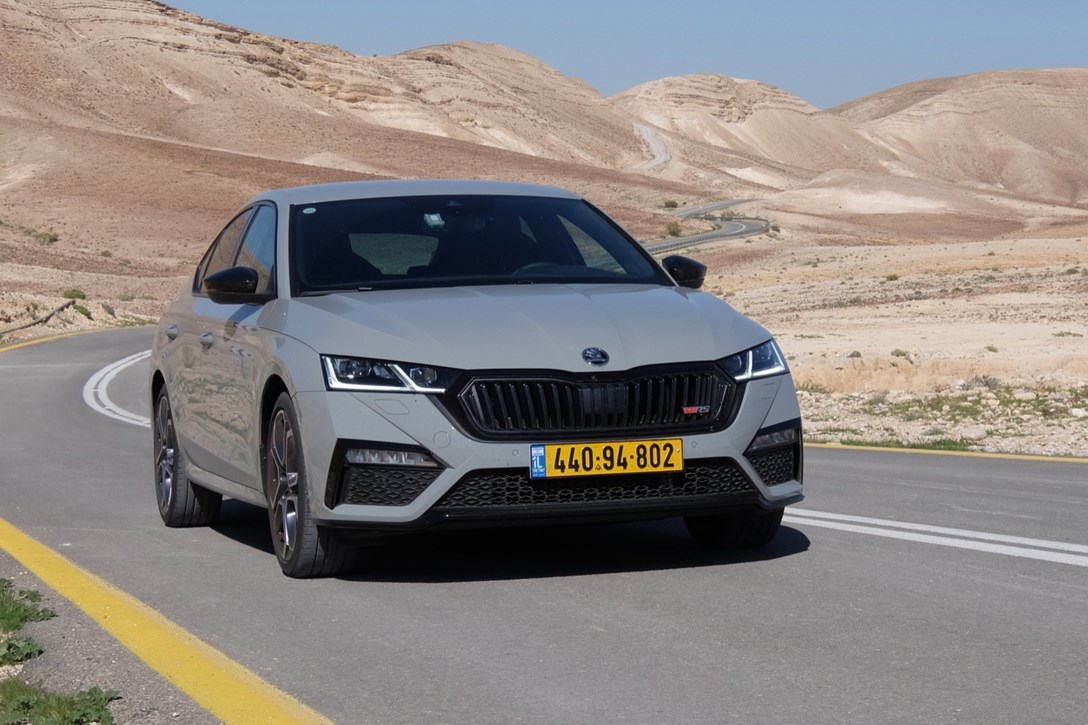 1639999-סקודה אוקטביה מבחן דרכים - 3.jpeg