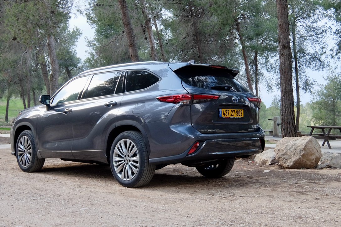 1640044-טויוטה היילנדר מבחן דרכים - 8.jpeg