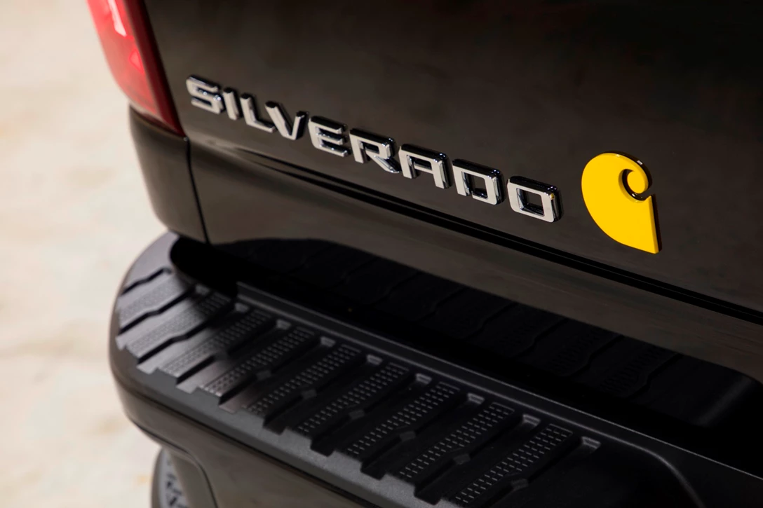 1624646-2021-Chevrolet-SilveradoHD-Carhartt-Special-Edition-004.jpg