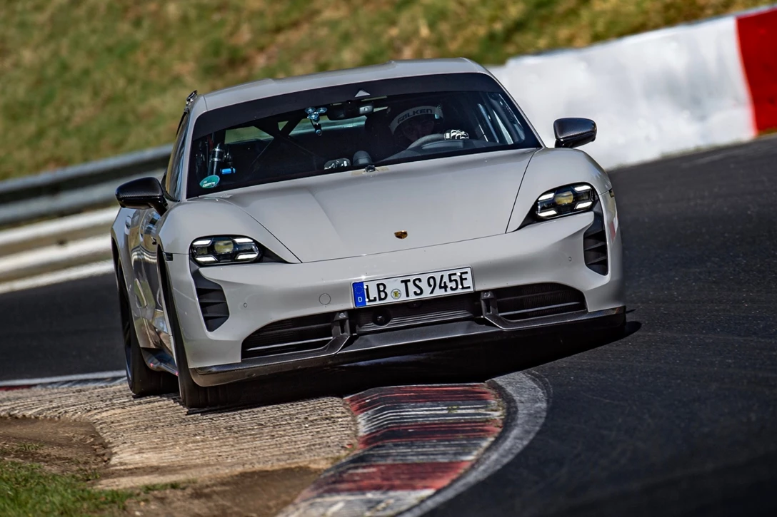 1664924-Porsche-Taycan-Turbo-S-electric-car-set-record-time-at.jpg