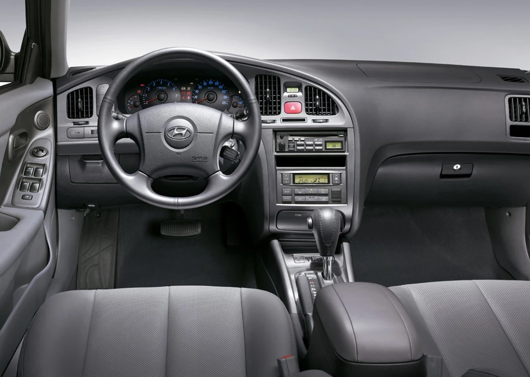 1598789-Hyundai-Elantra-2004-1600-0a.jpg
