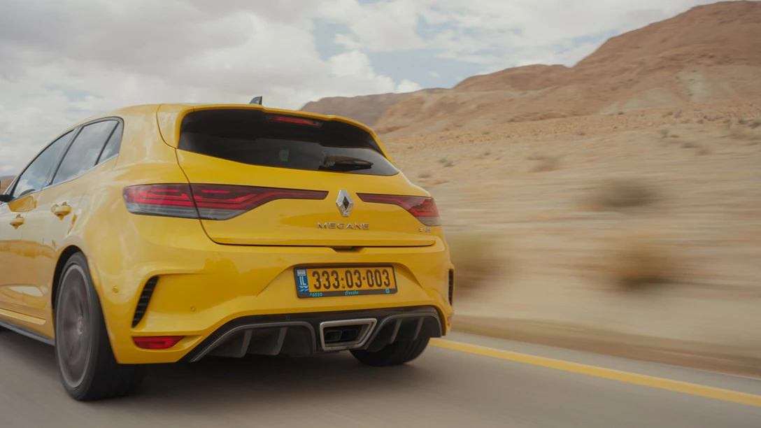 1695978-Renault Megane RS 2024.00_15_56_00.Still018-min.jpg