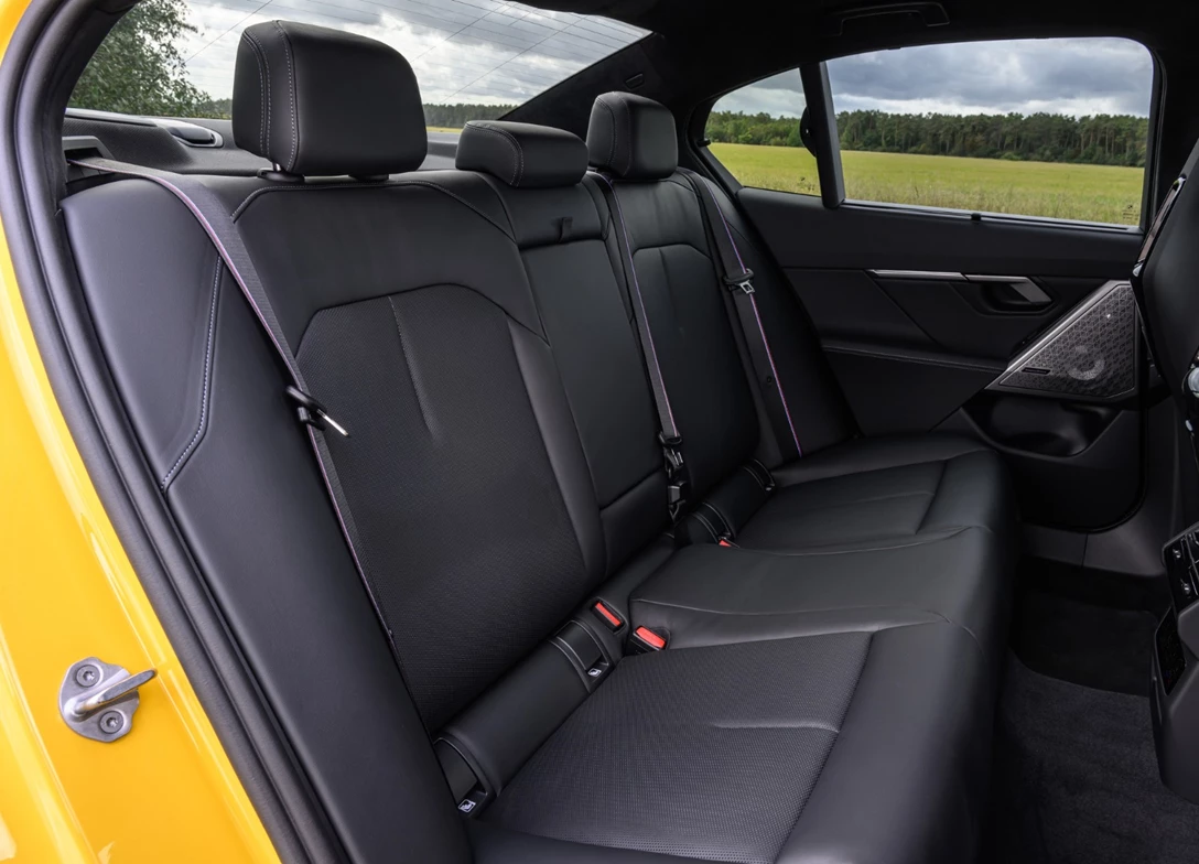 1707412-BMW-M5-2025 (13).jpg