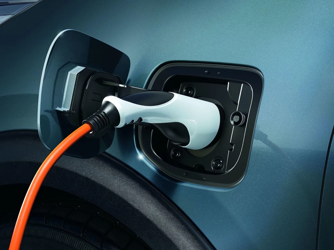 1632505-kia_niro_phev_my20_charging_port_15133_88887.jpg
