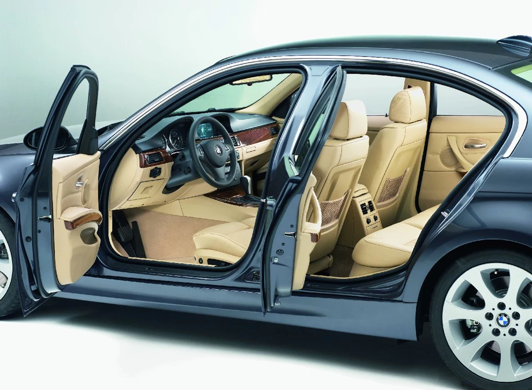 ב.מ.וו סדרה 3 - פנים