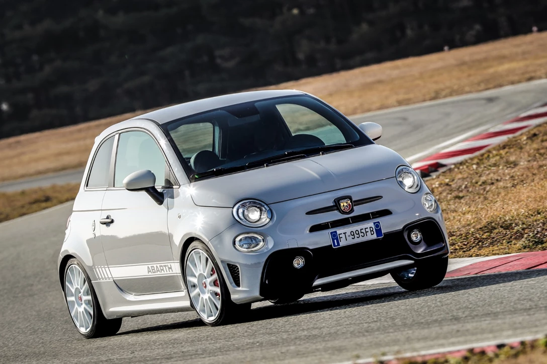 1612813-Abarth_595_esseesse_1.jpg