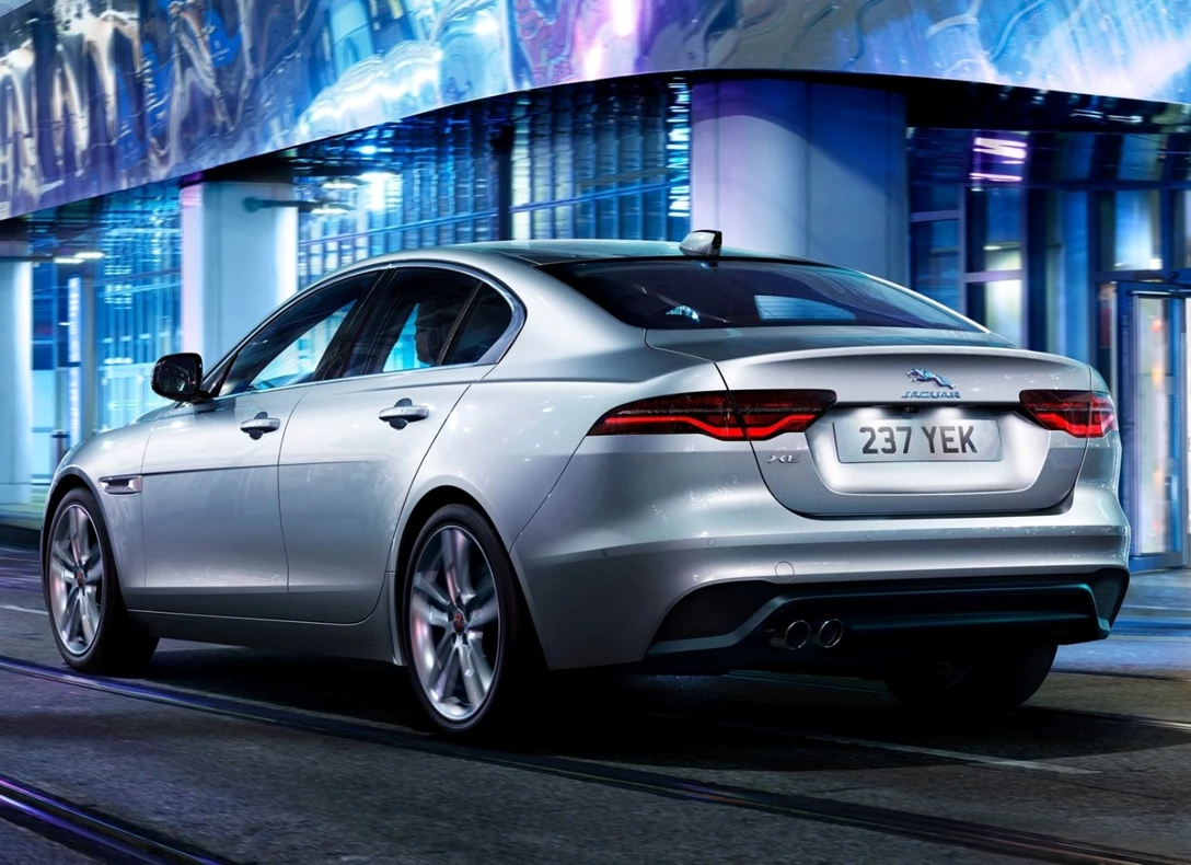 1661807-Jaguar-XE-2021-02.jpg