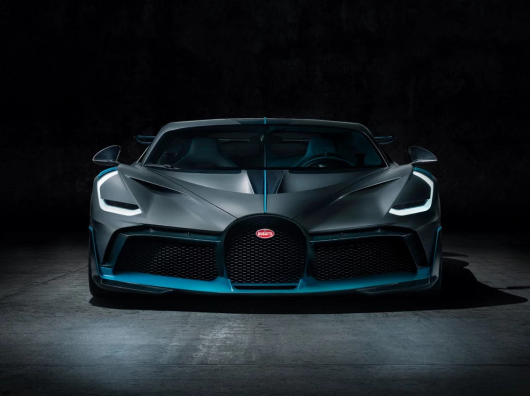 1601413-03_Bugatti-Divo_Front.jpg