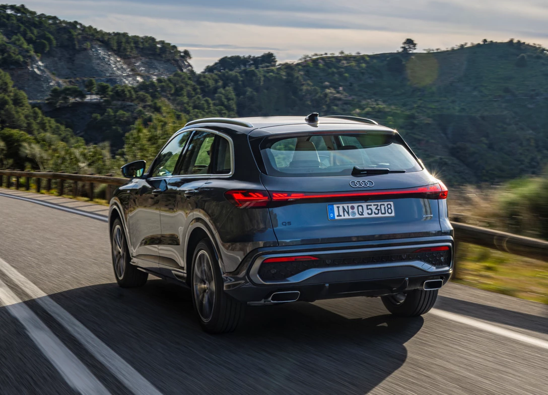 Audi-Q5-2025-04.jpg