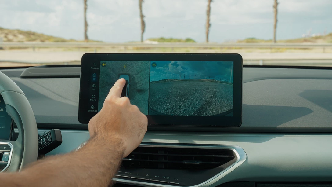 1673517-BYD ATTO 3 vs Geely Geometry C.01_11_27_22.Still078 copy.jpg