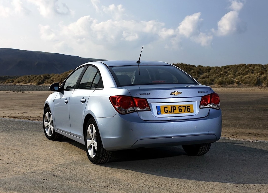 1689234-Chevrolet-Cruze-2014-03.jpg
