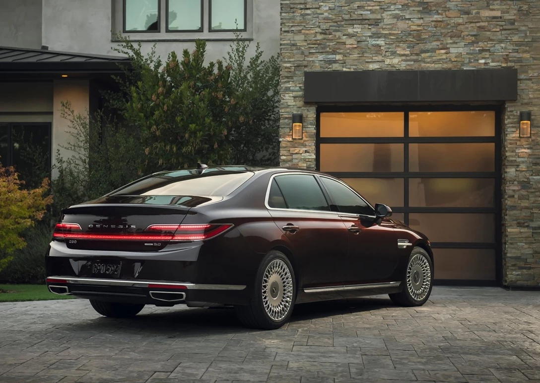 1640572-Genesis-G90-2021-05.jpg