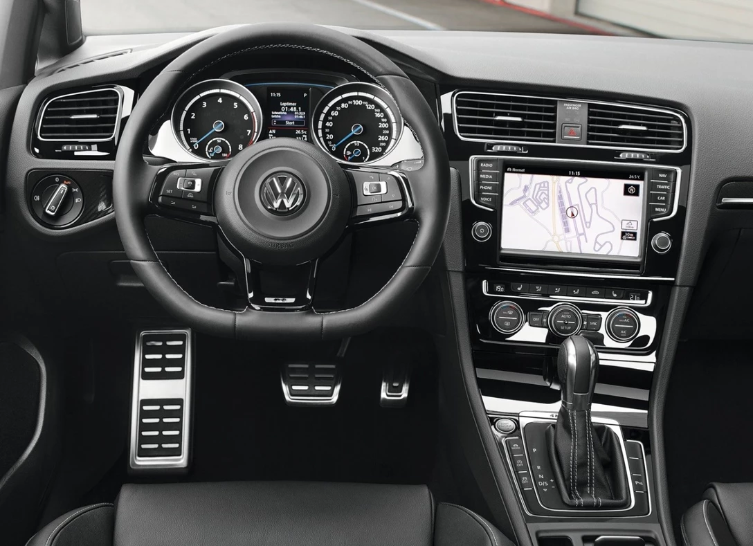 1670399-Volkswagen-Golf_R-2015-03.jpg