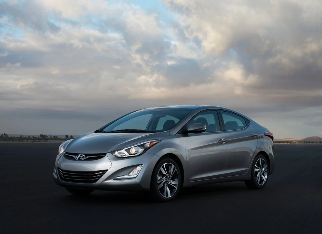 1649315-Hyundai-Elantra_Sedan-2015-04.jpg