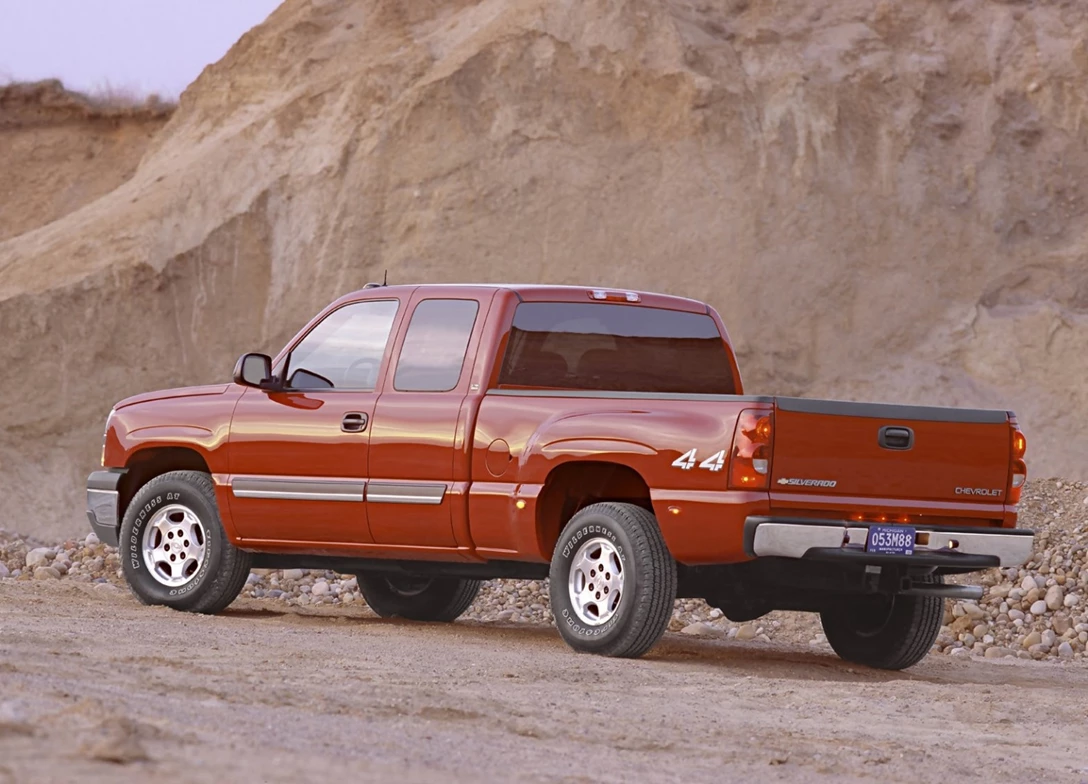 1600752-Chevrolet-Silverado-2004-1600-0d.jpg