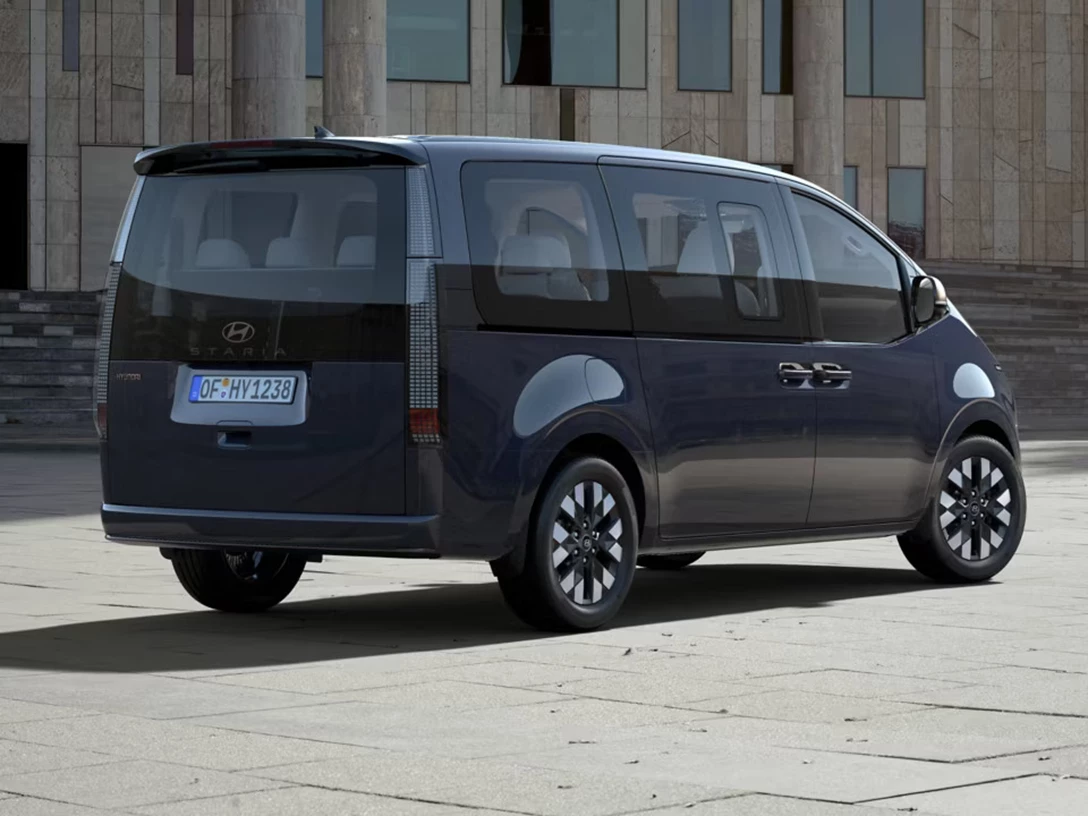 1704959-US4_Viz_EXT_UB7-MoonlightBluePearl_SHOT_004_4x3 (1).jpg