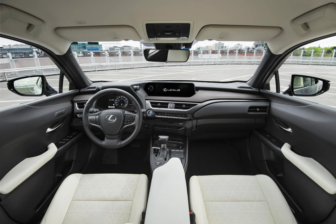 1602806-02-לקסוס UX השקה 2018 (19).jpg