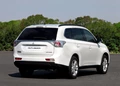 1638700-Mitsubishi-Outlander-2015-04.jpg