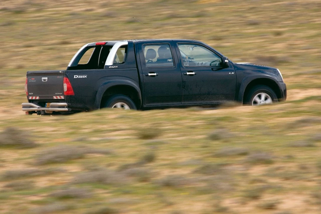 איסוזו D MAX
