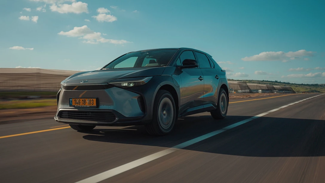 1681673-Hyundai IONIQ 5 vs Skoda Enyaq vs KIA EV6 vs TOYOTA BZ4X - 2023.02_42_05_06.Still240 copy.jpg