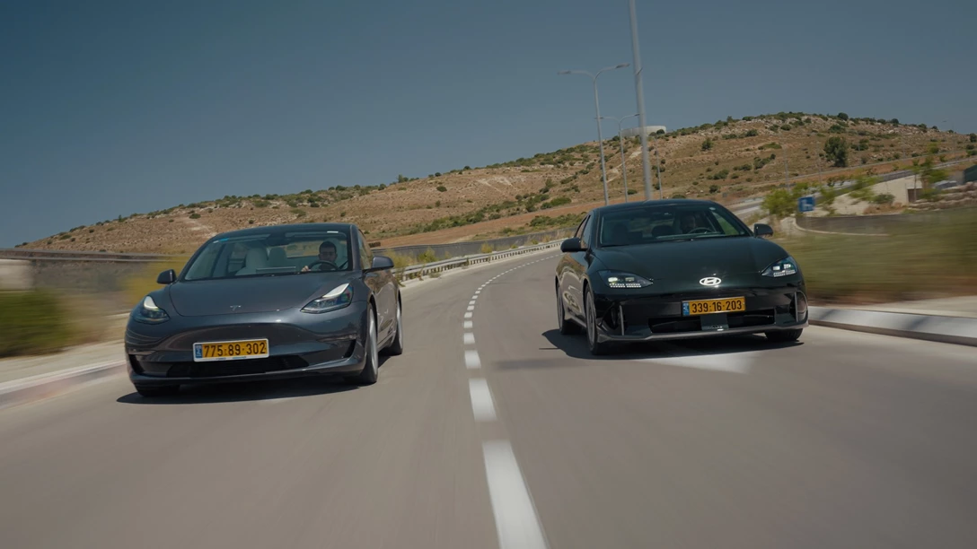 1683244-Hyundai IONIQ 6 vs TESLA Model 3 2023.00_25_23_24.Still112 copy.jpg