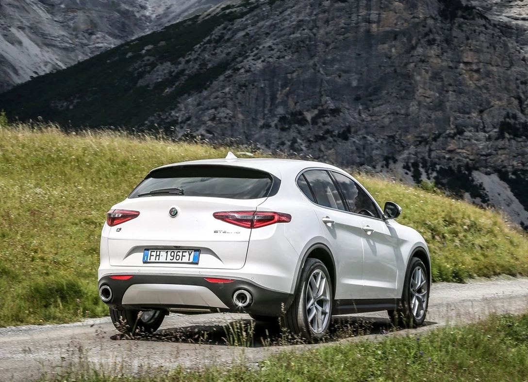 1650751-Alfa_Romeo-Stelvio-2018-04.jpg