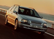 1603875-Volvo-V40-1998-2004-1.jpg