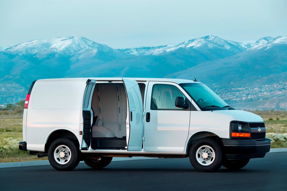 1602234-Chevrolet-Savana-3.jpg