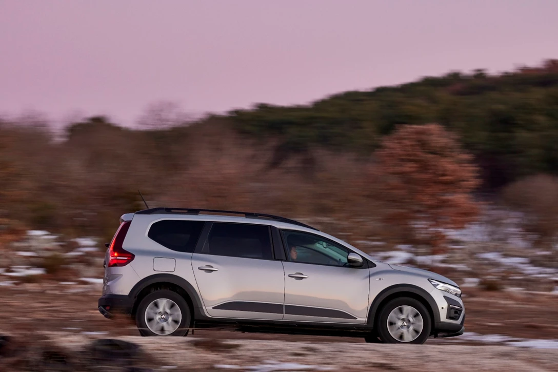 1662494-2022 - New Dacia Jogger Moonstone Grey (4).jpg