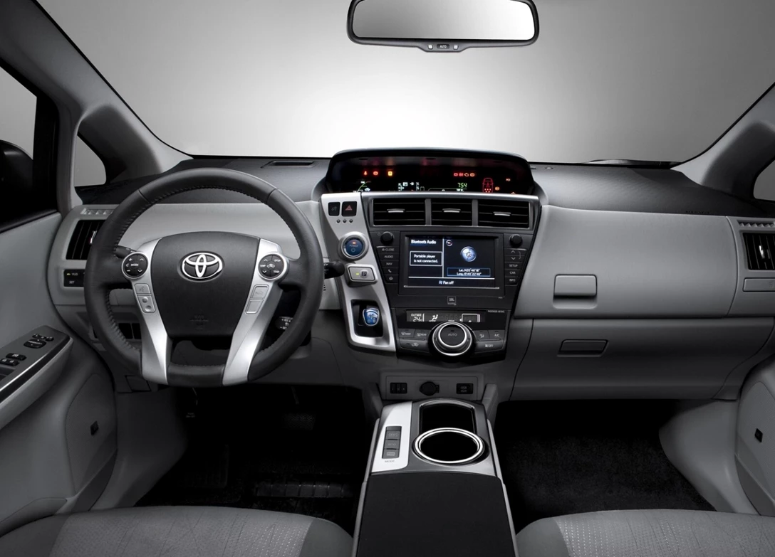 1657803-Toyota-Prius_Plus-2015-05.jpg