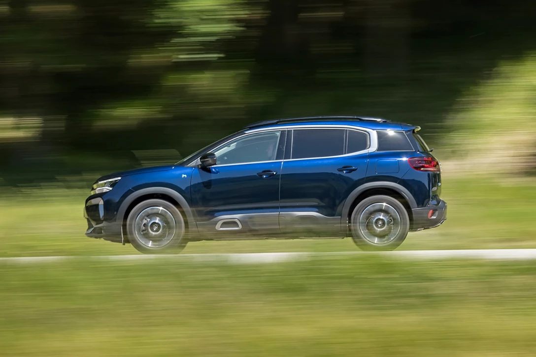 1663421-Citroen-C5-Aircross-Hybrid-225-025-min.jpg