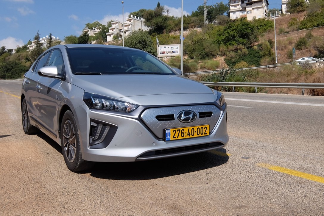 1635692-יונדאי איוניק חשמלית מתיחת פנים מבחן דרכים - 12.jpeg