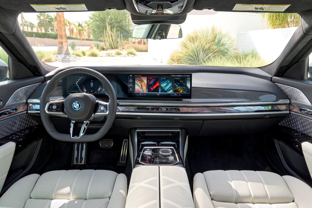 1670792-BMW_i7_xDrive_Frozen Deep Grey_Interior_003.JPG