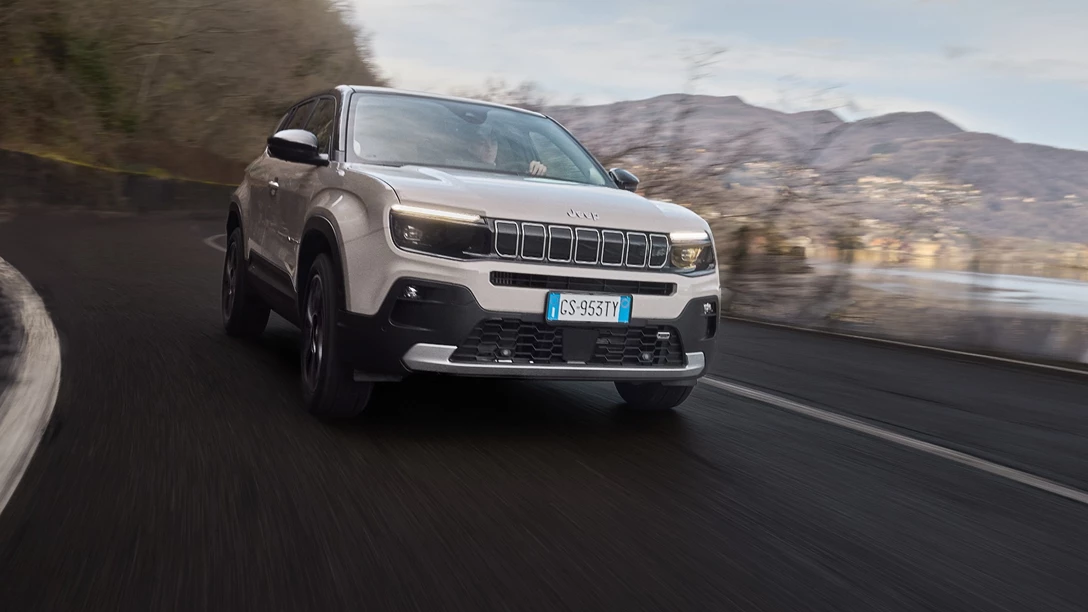 1695789-JeepAvengere-hybrid (3)-min.jpg