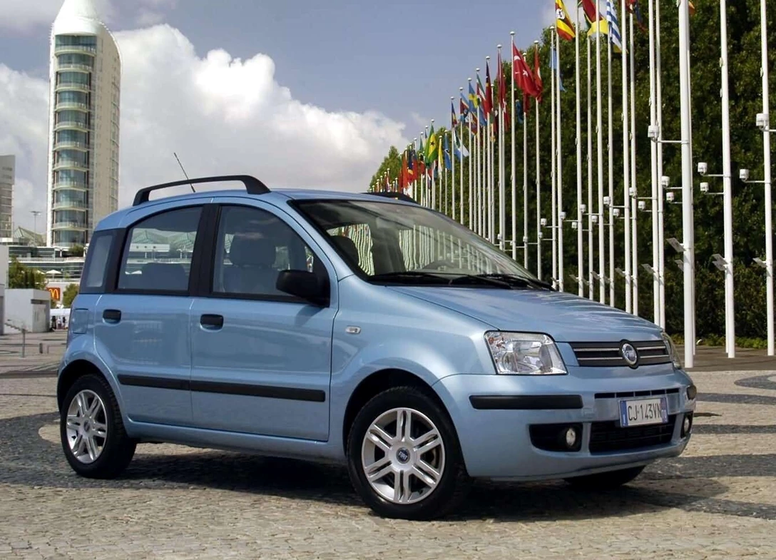 1690270-Fiat-Panda-2011-01.jpg
