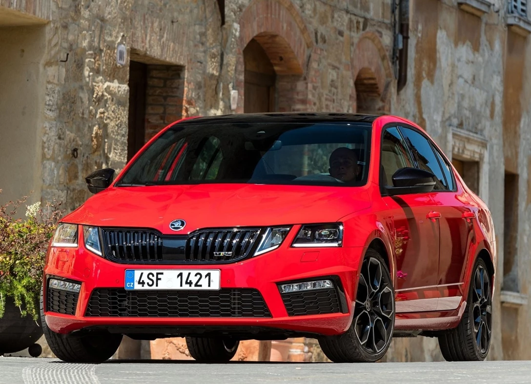 1635680-Skoda-Octavia_RS_245-2019-01.jpg