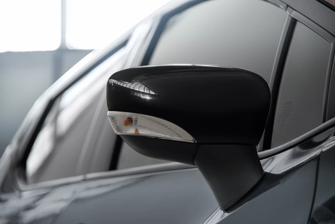 1627955-Jan. 7 - 10am CET - MICRA N-TEC Edition mirror (2).jpg