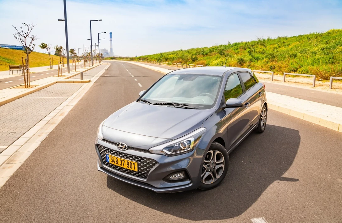 1618401-05-hyundai i20 (2).jpg