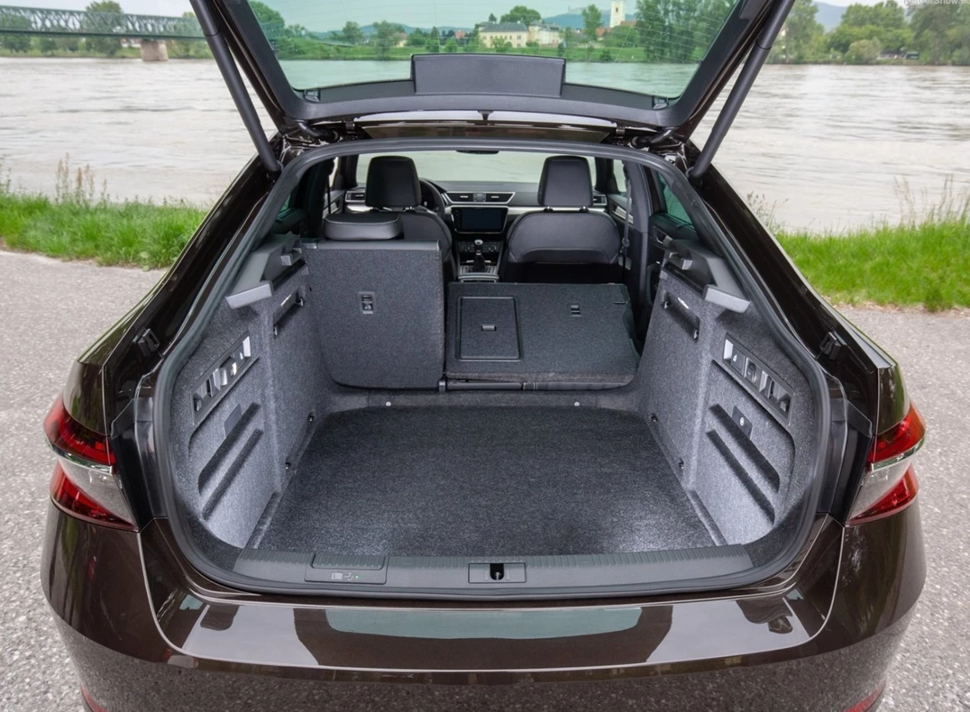 1639471-Skoda-Superb-2020-11.jpg
