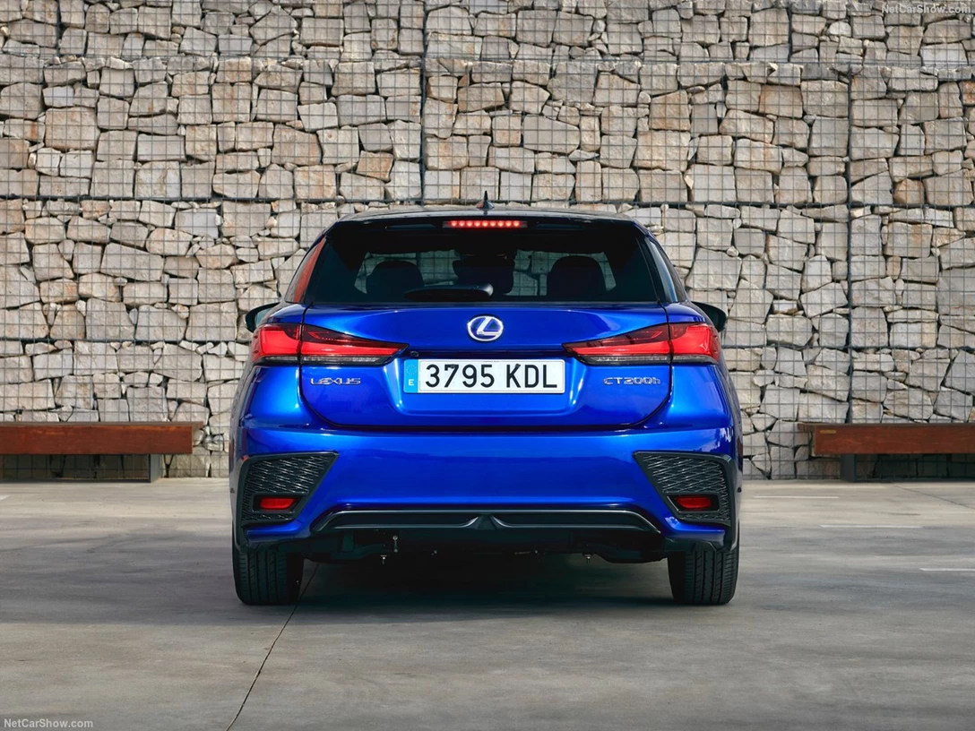 1591422-Lexus-CT_200h 6.jpg